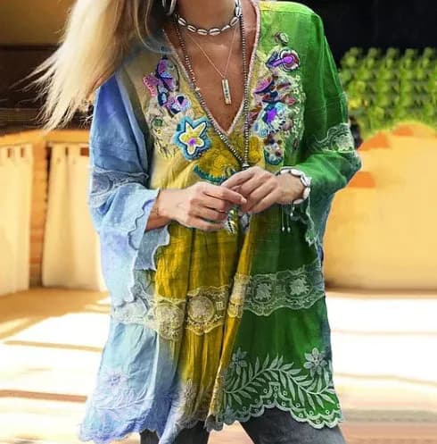 Vintage Boho Bluse mit Blumenstickerei & V-Ausschnitt
