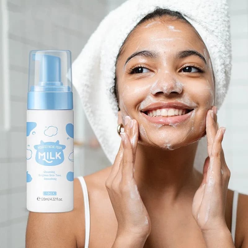 IVOJA Pure Glow Cleanser – porentief reinigender Gesichtsschaum mit Hyaluronsäure (120 ml)