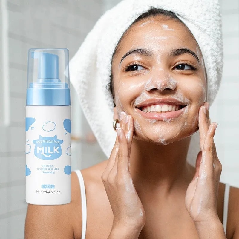 IVOJA Pure Glow Cleanser – porentief reinigender Gesichtsschaum mit Hyaluronsäure (120 ml)