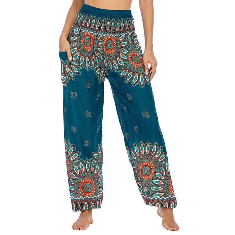 Boho Icon Pants – 70s Statement Hose mit fließendem Ethno-Print