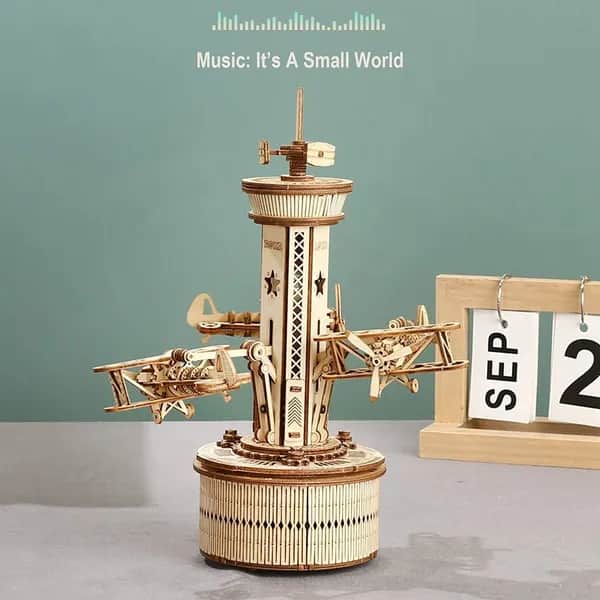 ROKR Control Tower – Mechanische Holz-Musikbox mit Flugzeug-Design