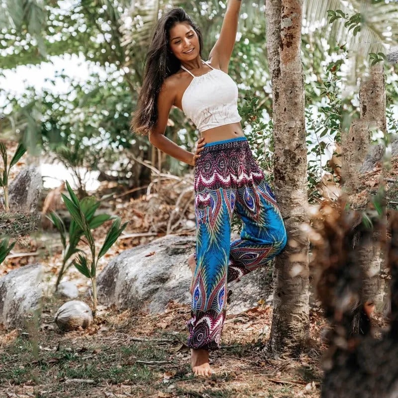 Boho Icon Pants – 70s Statement Hose mit fließendem Ethno-Print